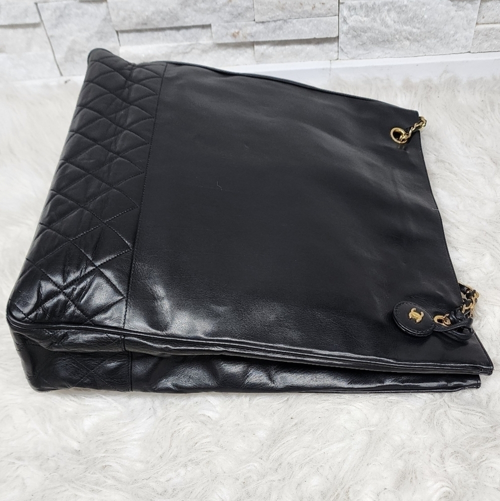 โจ Chanel Vintage Black Leather Tote โ Timeless Elegance โจ - Picture 2 of 12